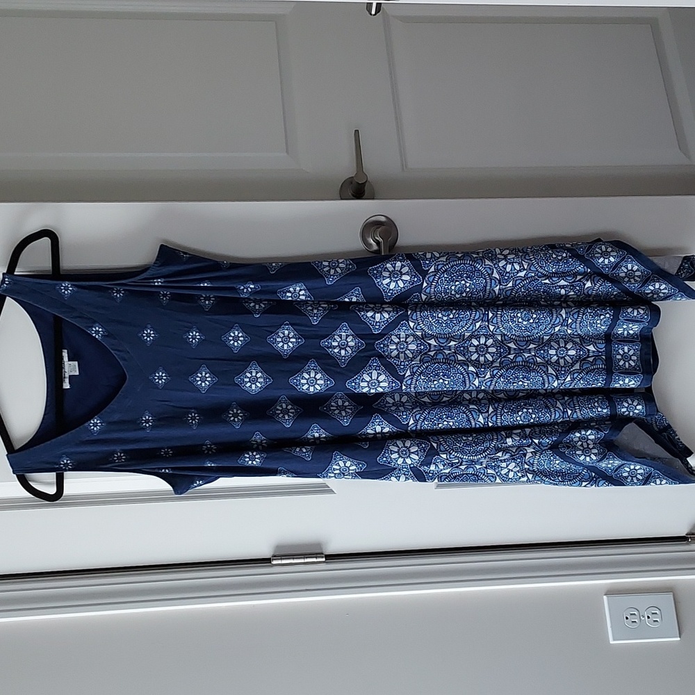 Tommy Bahama xl sleeveless dress blue w/blue and white design print